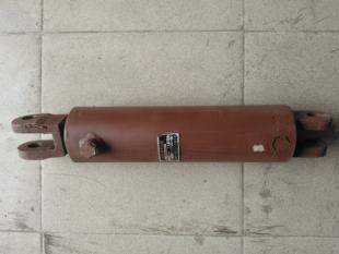 18J壓路機轉(zhuǎn)向油缸